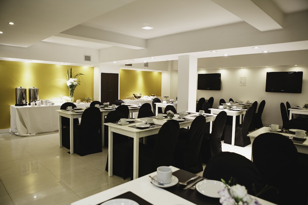 ker urquiza hotel