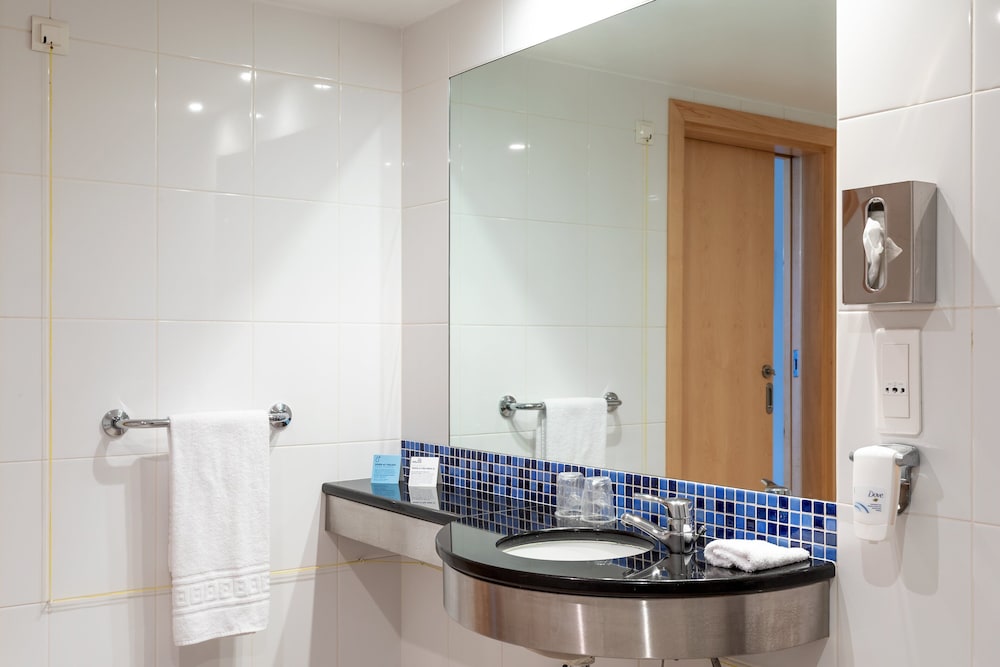 holiday inn express lisbon oeiras by ihg