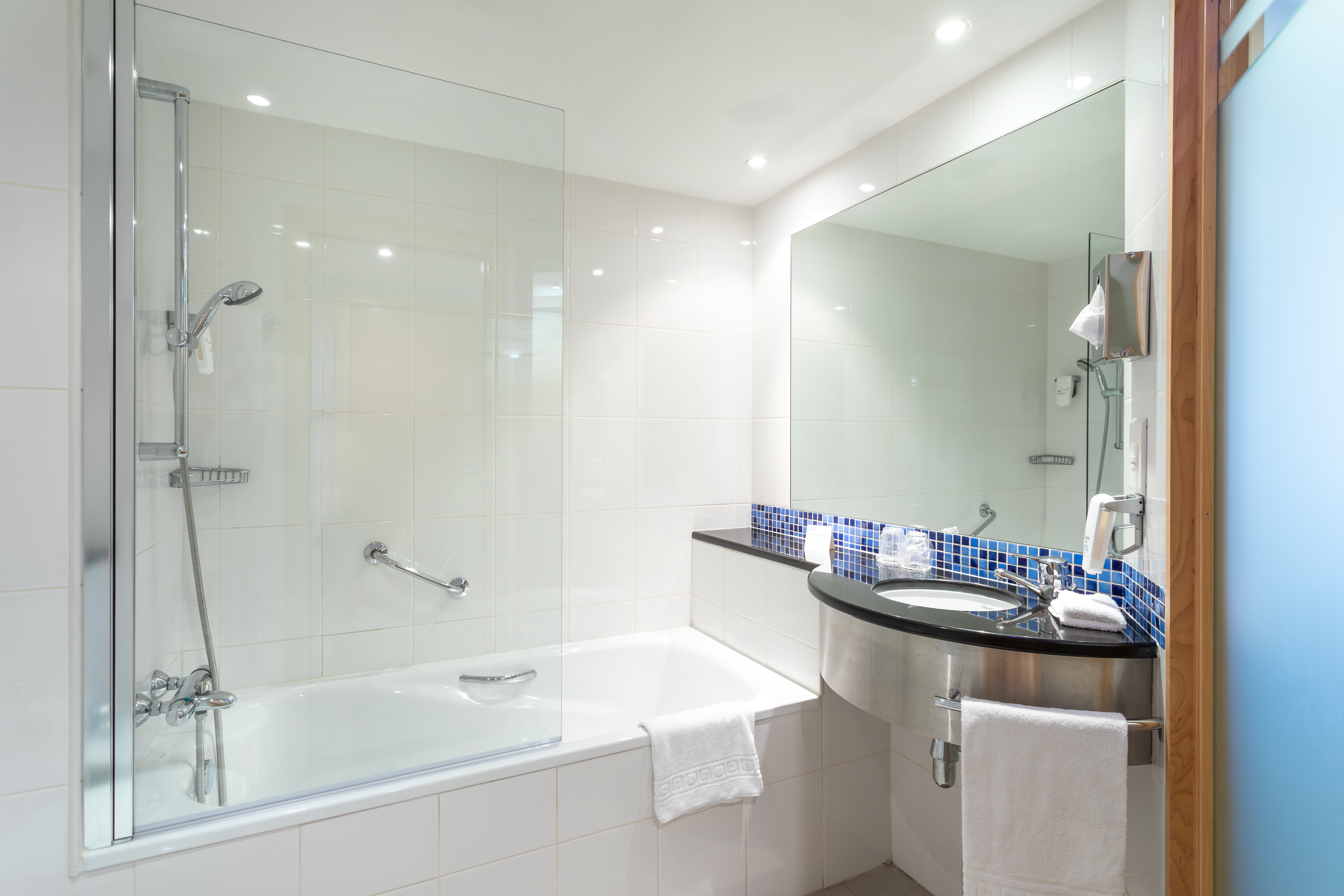 holiday inn express lisbon oeiras by ihg