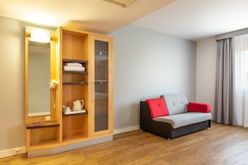 Holiday Inn Express Lisbon - Oeiras By Ihg,Lisbon>>Estoril Coast,3 star