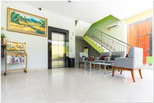 reddoorz plus hertasning area