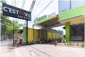 reddoorz plus hertasning area