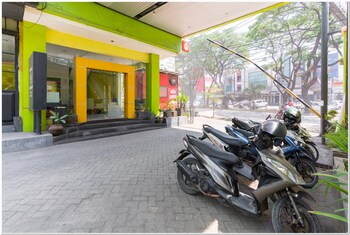 reddoorz plus hertasning area