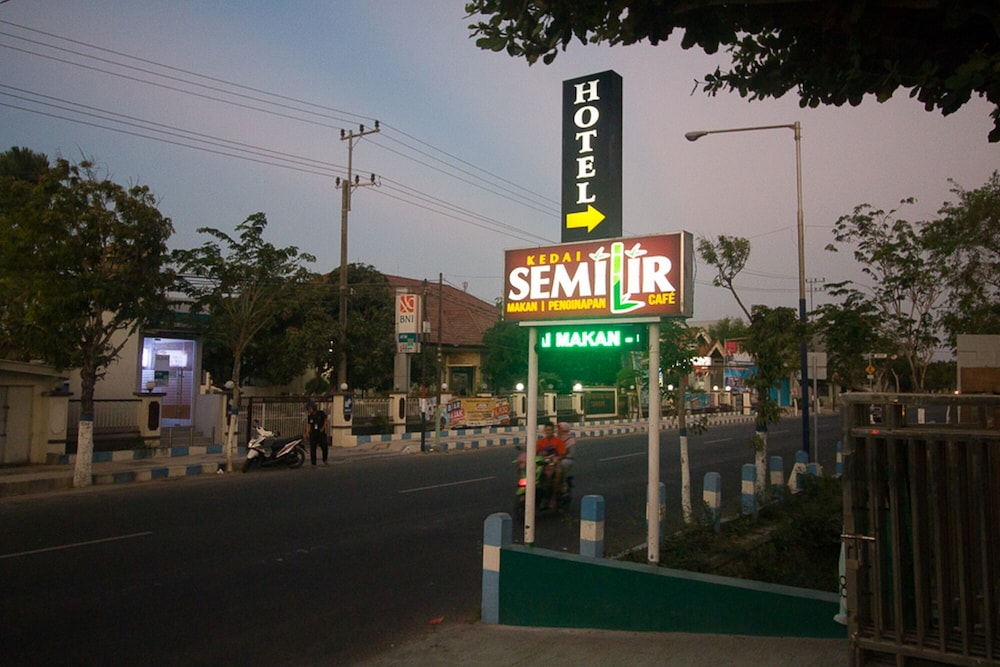 reddoorz plus syariah near alun alun sampang