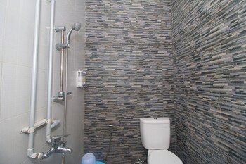 reddoorz plus syariah near alun alun sampang