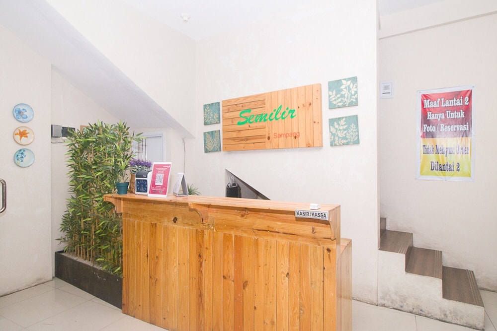 reddoorz plus syariah near alun alun sampang