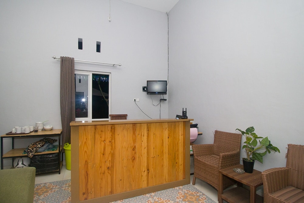 reddoorz plus syariah near alun alun sampang