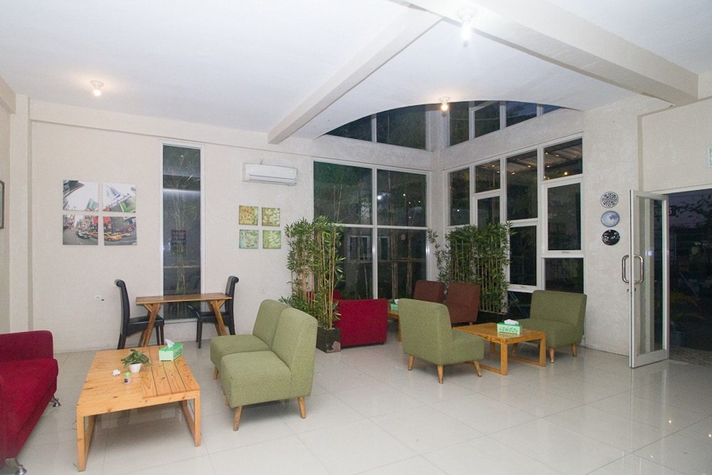 reddoorz plus syariah near alun alun sampang