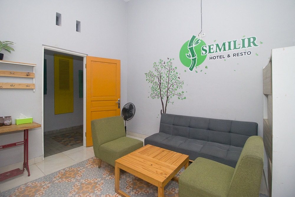 reddoorz plus syariah near alun alun sampang