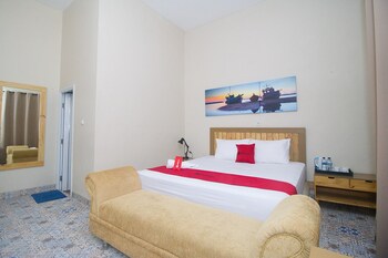 reddoorz plus syariah near alun alun sampang