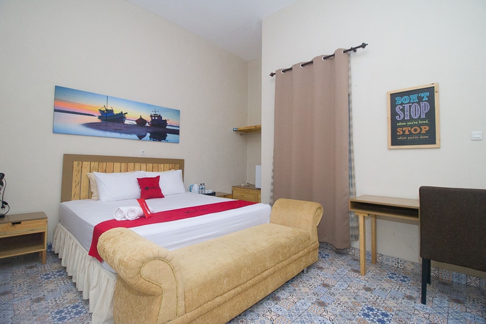 reddoorz plus syariah near alun alun sampang