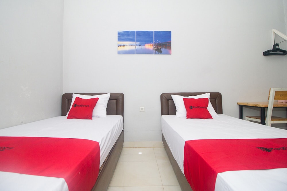 reddoorz plus syariah near alun alun sampang