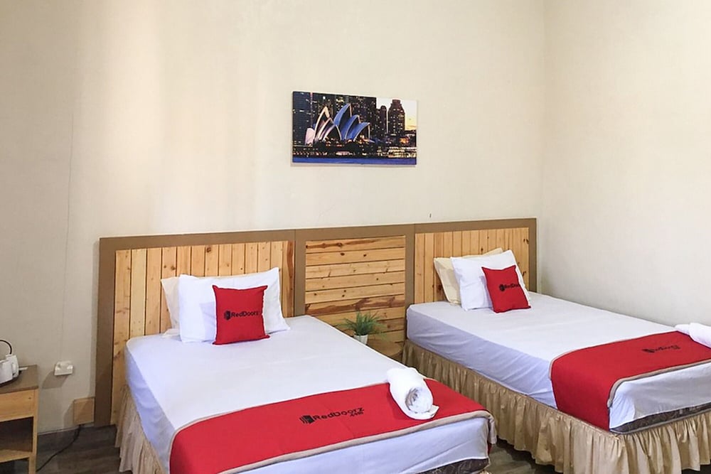 reddoorz plus syariah near alun alun sampang