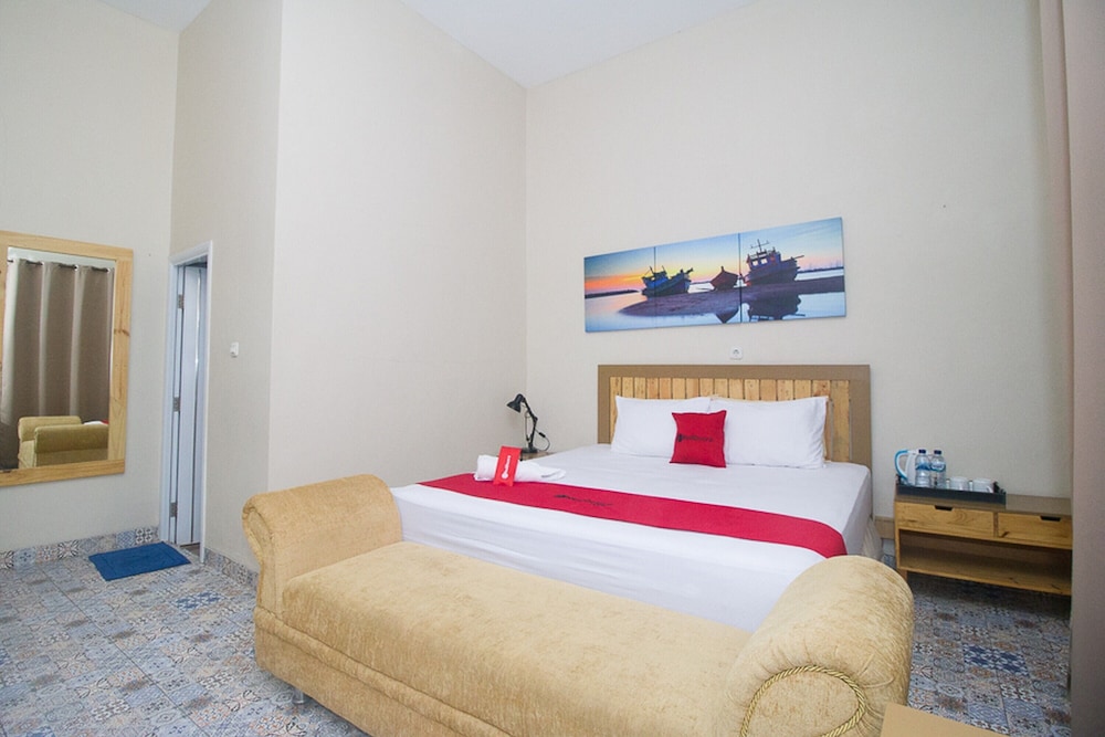 reddoorz plus syariah near alun alun sampang