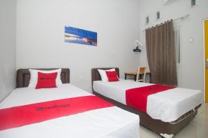 reddoorz plus syariah near alun alun sampang