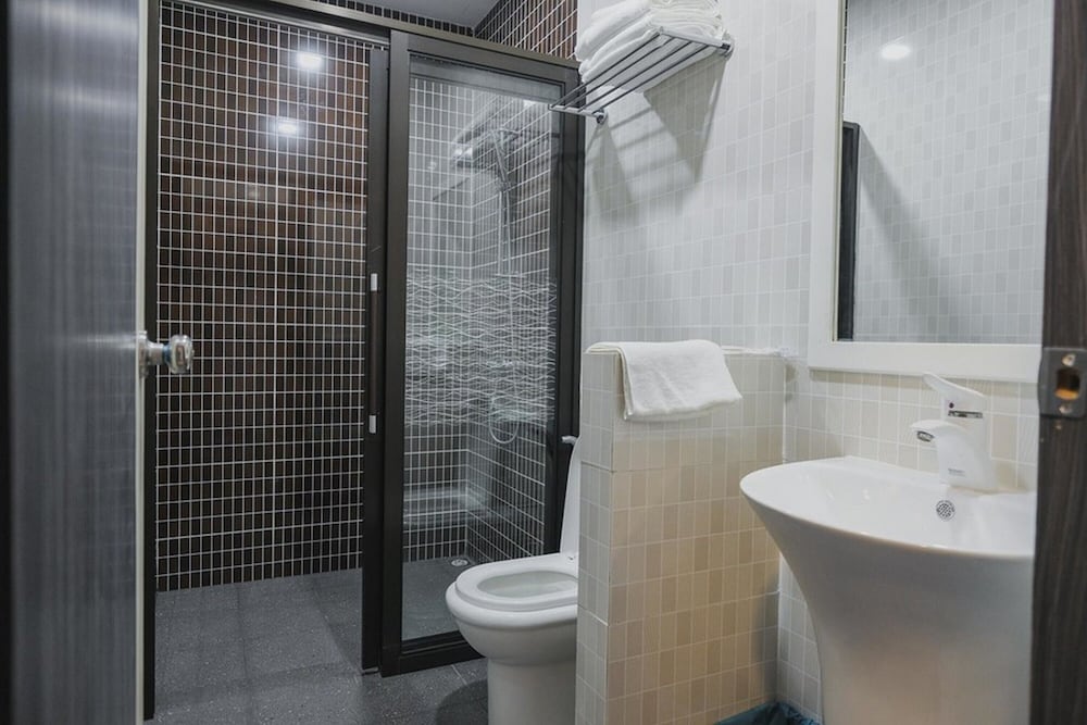 reddoorz plus near pantai coastarina 2