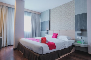 reddoorz plus near pantai coastarina 2