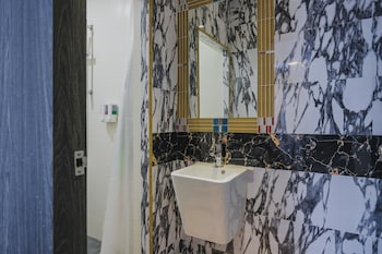 reddoorz plus near pantai coastarina 2