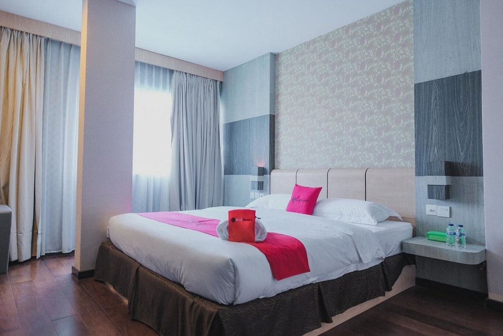 reddoorz plus near pantai coastarina 2