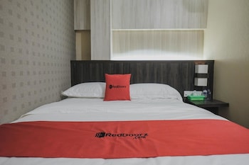 reddoorz plus near pantai coastarina 2