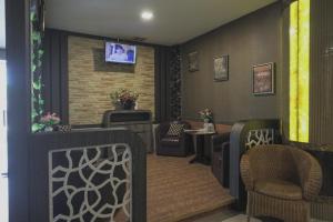 reddoorz plus near pantai coastarina 2