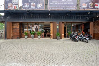 formerly reddoorz plus near balai kota batu 2