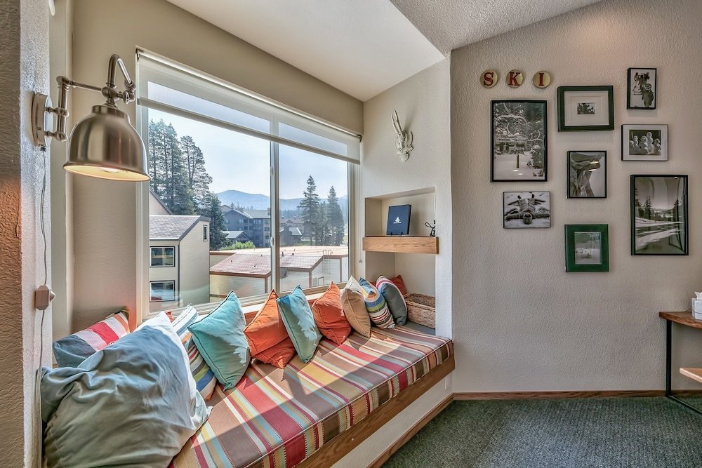 3302 sun meadows 2 br condo