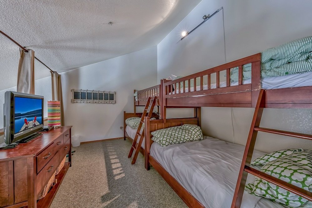 3302 sun meadows 2 br condo