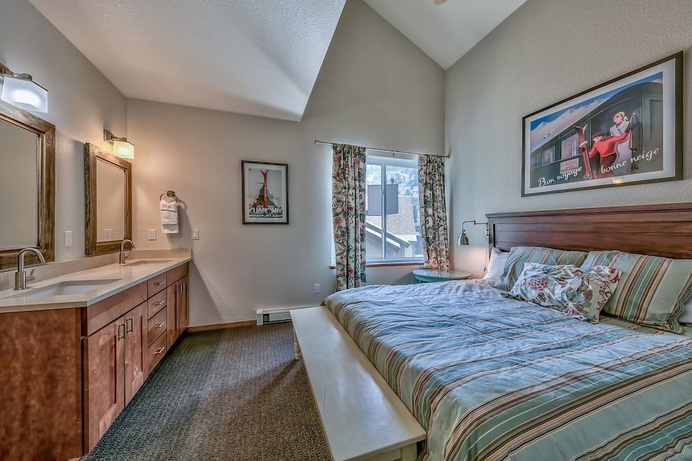 3302 sun meadows 2 br condo