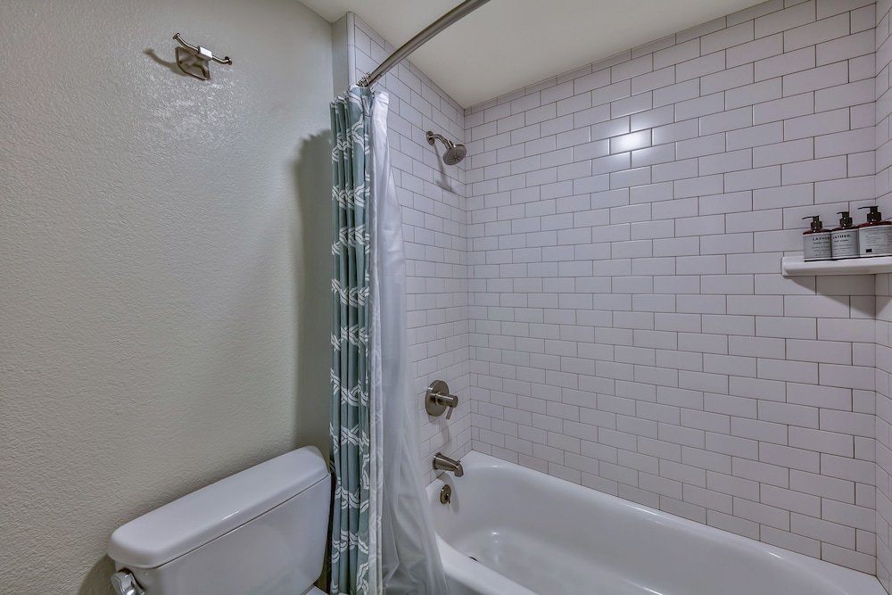 3302 sun meadows 2 br condo
