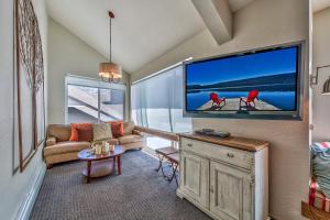 3302 sun meadows 2 br condo