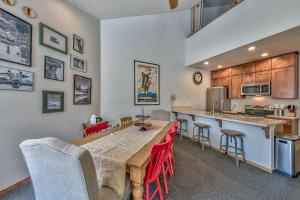 3302 sun meadows 2 br condo