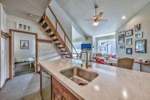 3302 sun meadows 2 br condo