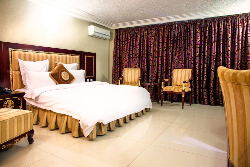 nobila airport hotel