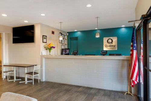 Quality Inn,Ashburn>>Albany,3 star