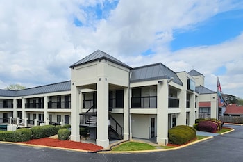 quality inn near six flags