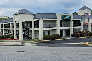 quality inn near six flags