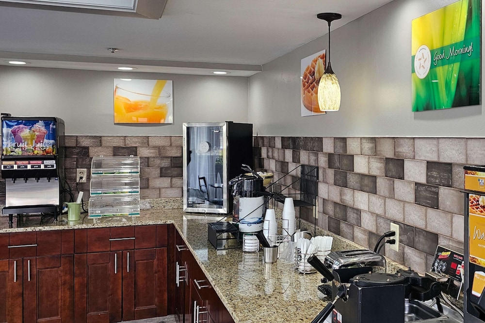 quality inn near six flags