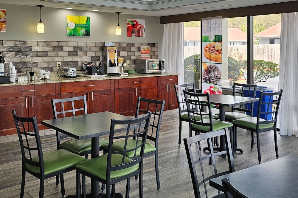 quality inn near six flags