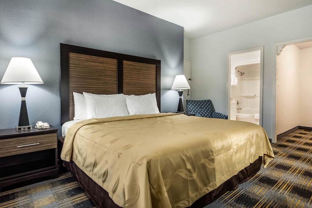 quality inn near six flags