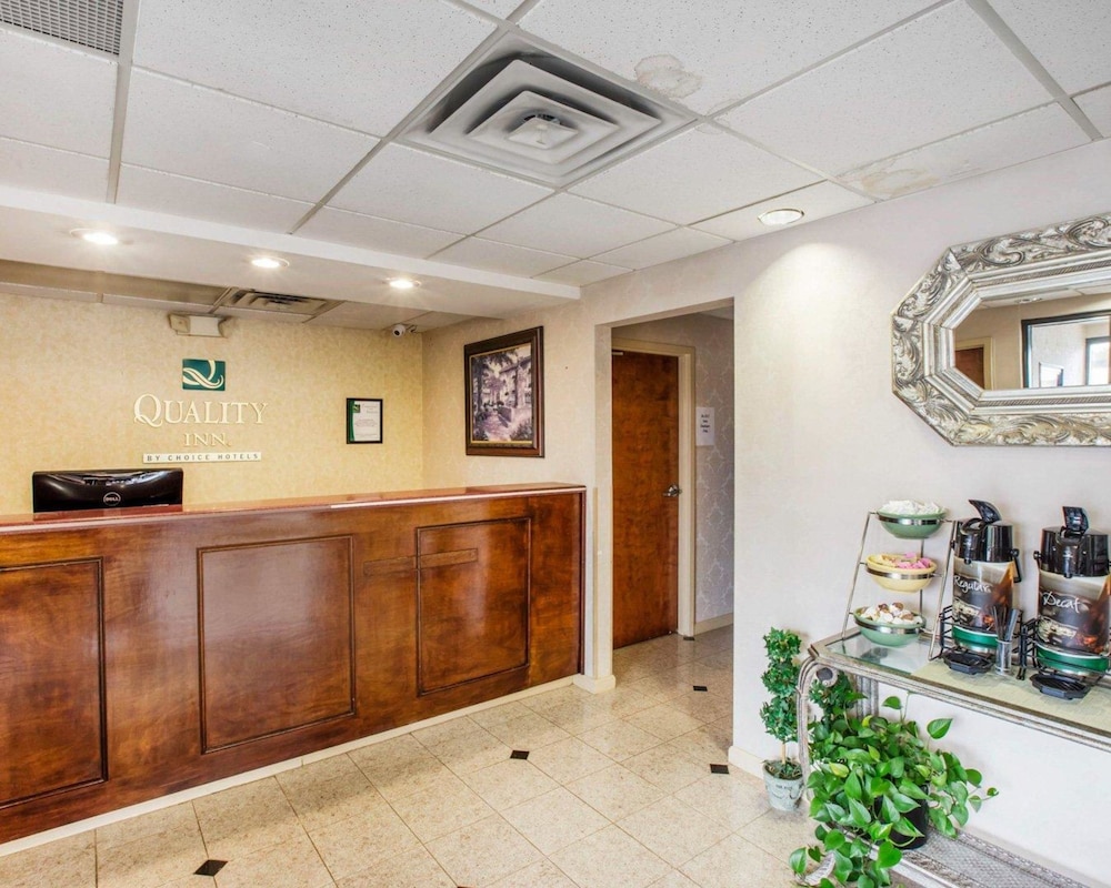 quality inn near six flags