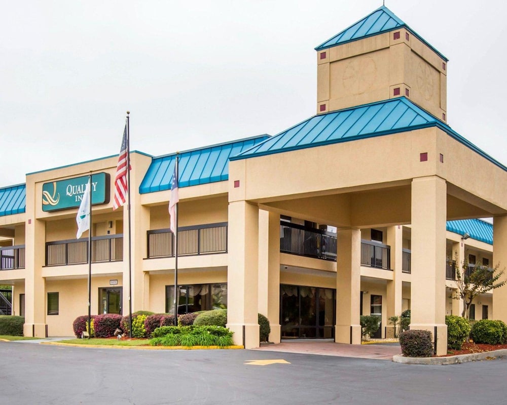 quality inn near six flags