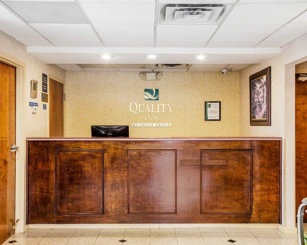 quality inn near six flags