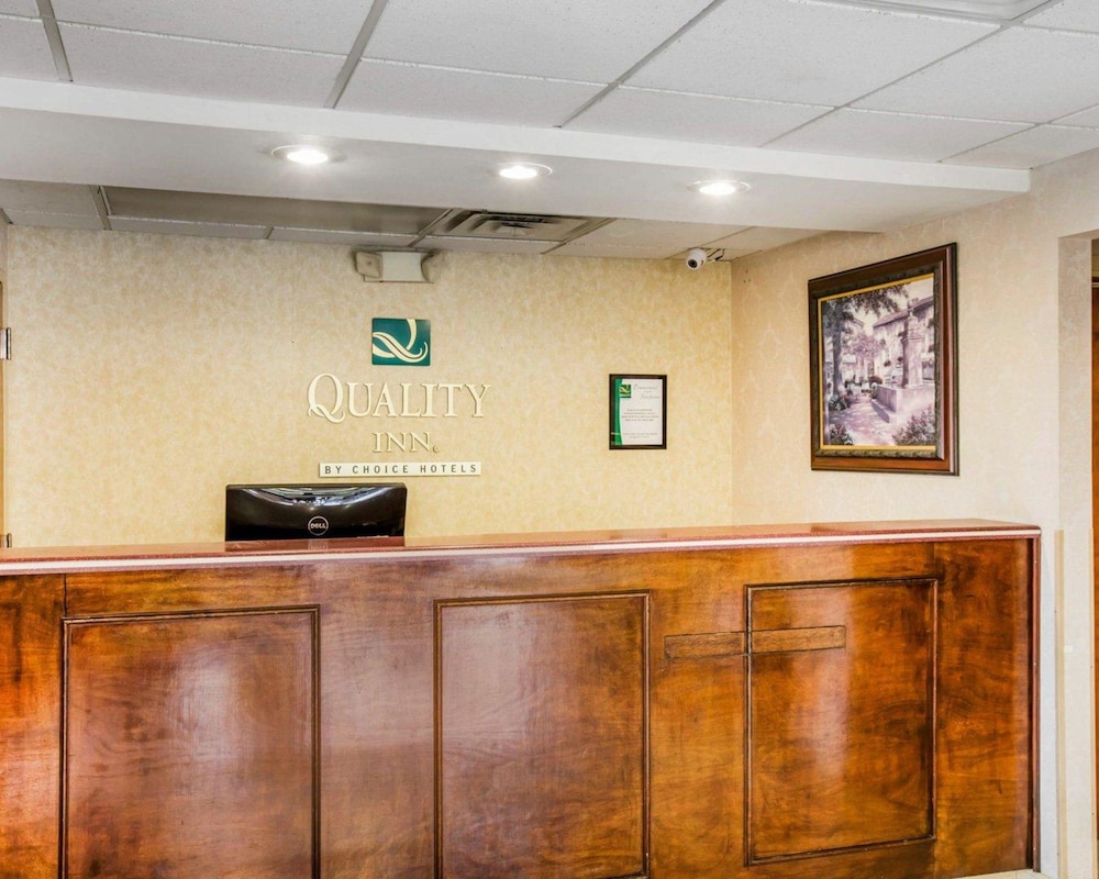 quality inn near six flags