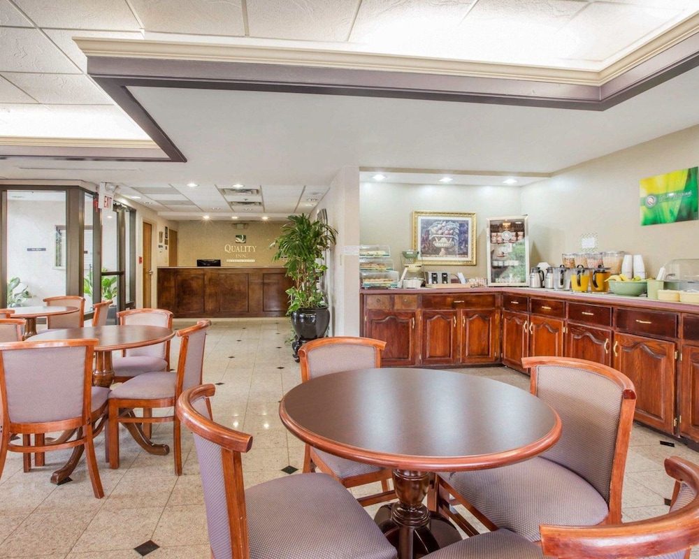 quality inn near six flags