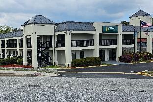 quality inn near six flags