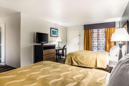 quality inn near six flags
