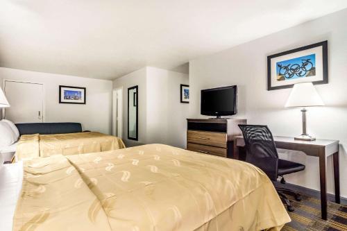 quality inn near six flags
