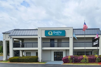 quality inn near six flags