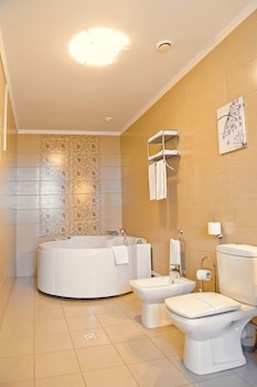 manhattan hotel and restaurant